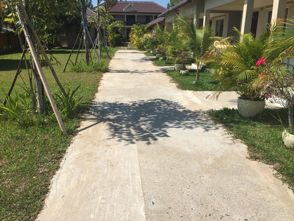 The Moonflower Bungalow Hotel Sihanoukville Exterior photo
