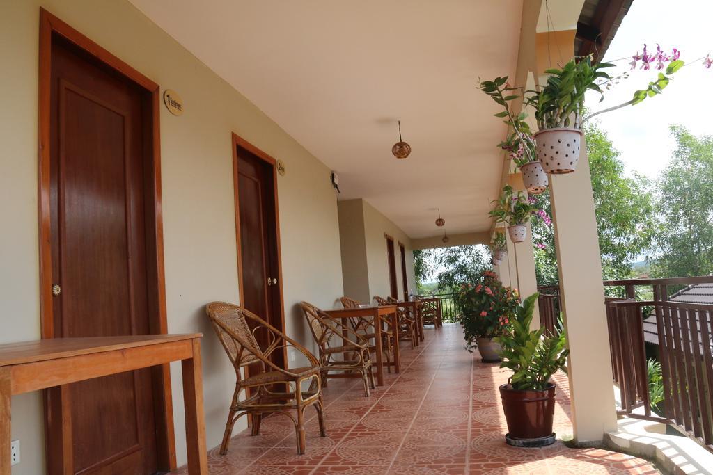 The Moonflower Bungalow Hotel Sihanoukville Exterior photo