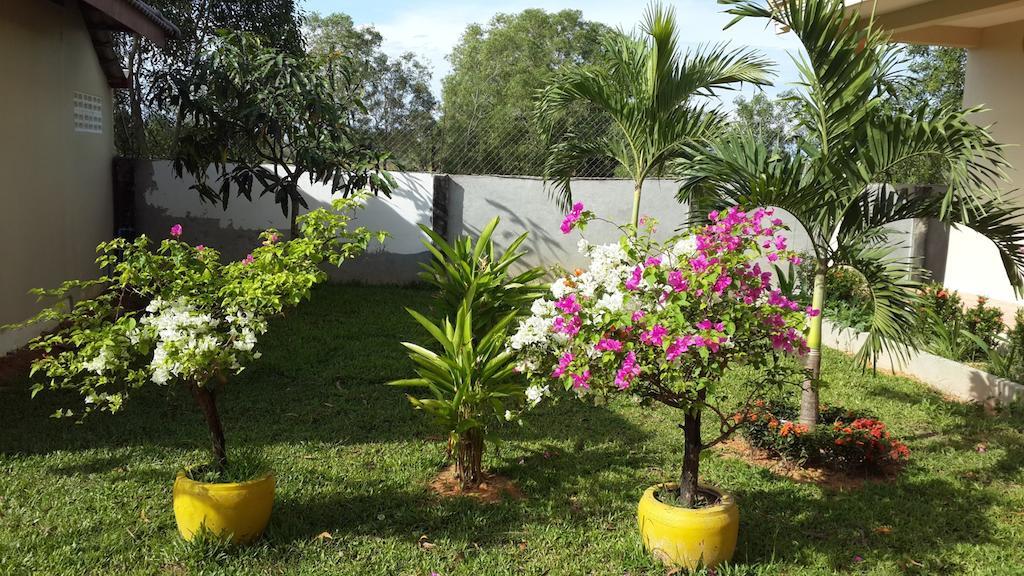 The Moonflower Bungalow Hotel Sihanoukville Exterior photo